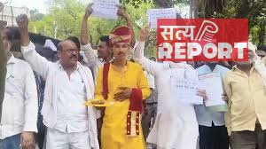 यूपी में स्मार्ट मीटर से बिजली गुल हुई तो बारात के साथ डीएम ऑफिस पहुंच गया दूल्हा, बोला- घर में लाइट नहीं, दुल्हन कैसे लाऊं