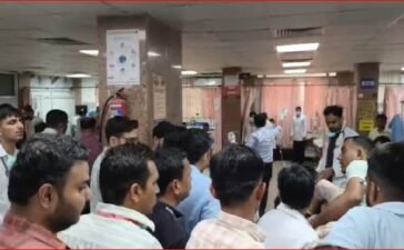 पुष्कर घाटी में भीषण हादसा: 150 फीट गहरी खाई में गिरी यात्रियों से भरी बस, दो की मौत, कई घायल