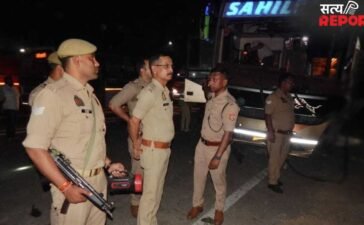 मुरादाबाद: दिल्ली-लखनऊ नेशनल हाईवे पर भीषण हादसा…चलती गाड़ी में सीट बदलने लगे ड्राइवर, डबल डेकर बस पलटी; 22 घायल