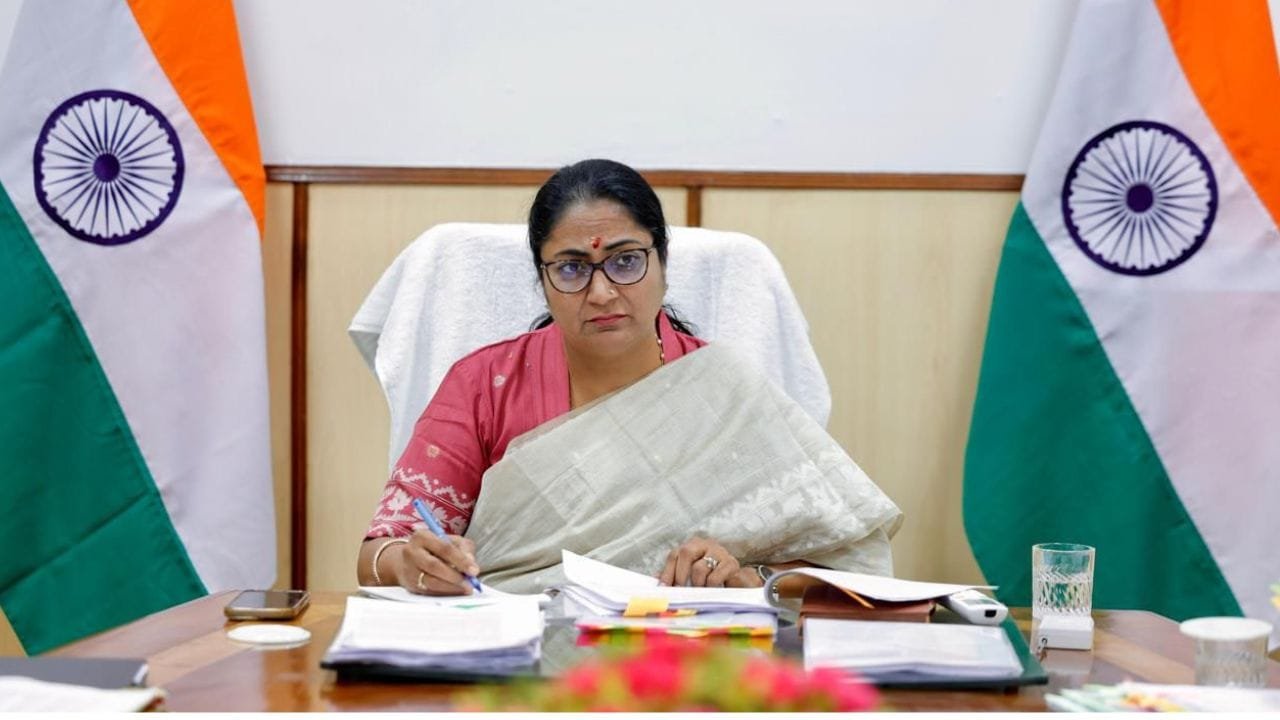 Delhi Environment: पेड़ों की अवैध कटाई पर सरकार सख्त, पर्यावरण से खिलवाड़ पर होगा कड़ा एक्शन