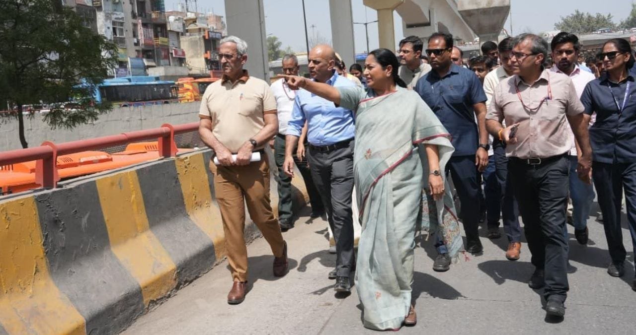 कागजों पर नहीं, जमीन पर चाहिए विकास… दिल्ली CM रेखा गुप्ता अधिकारियों पर भड़कीं, लगाई फटकार
