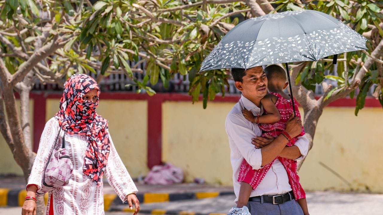 यूपी में पारा पहुंचा 45°C… दिल्ली में भी झुलसाने लगी गर्मी; बिहार में चलेगी आंधी, जानें राजस्थान-MP का भी मौसम