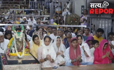 महाकाल के दर पर पहुंची भारतीय महिला क्रिकेट टीम, भक्ति में लीन नजर आए प्लेयर्स, भक्तों के साथ खिंचवाई फोटो