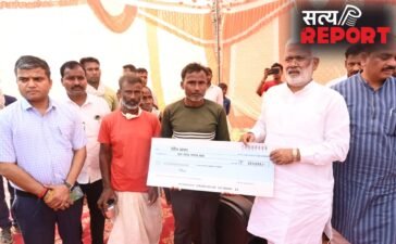 प्रयागराज में आंधी-तूफान में मृतक के परिजनों को मिली सरकार की सहायता, प्रभारी मंत्री स्वतंत्र देव सिंह ने सौंपा 4-4 लाख का चेक प्रयागराज में आंधी-तूफान में मृतक के परिजनों को मिली सरकार की सहायता, प्रभारी मंत्री स्वतंत्र देव सिंह ने सौंपा 4-4 लाख का चेक