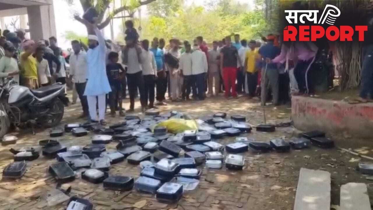 ‘लो रख लो स्मार्ट मीटर’… आगरा-फिरोजाबाद में हंगामा, लोगों ने घरों से मीटर उखाड़े, बिजली विभाग के ऑफिस में फेंका