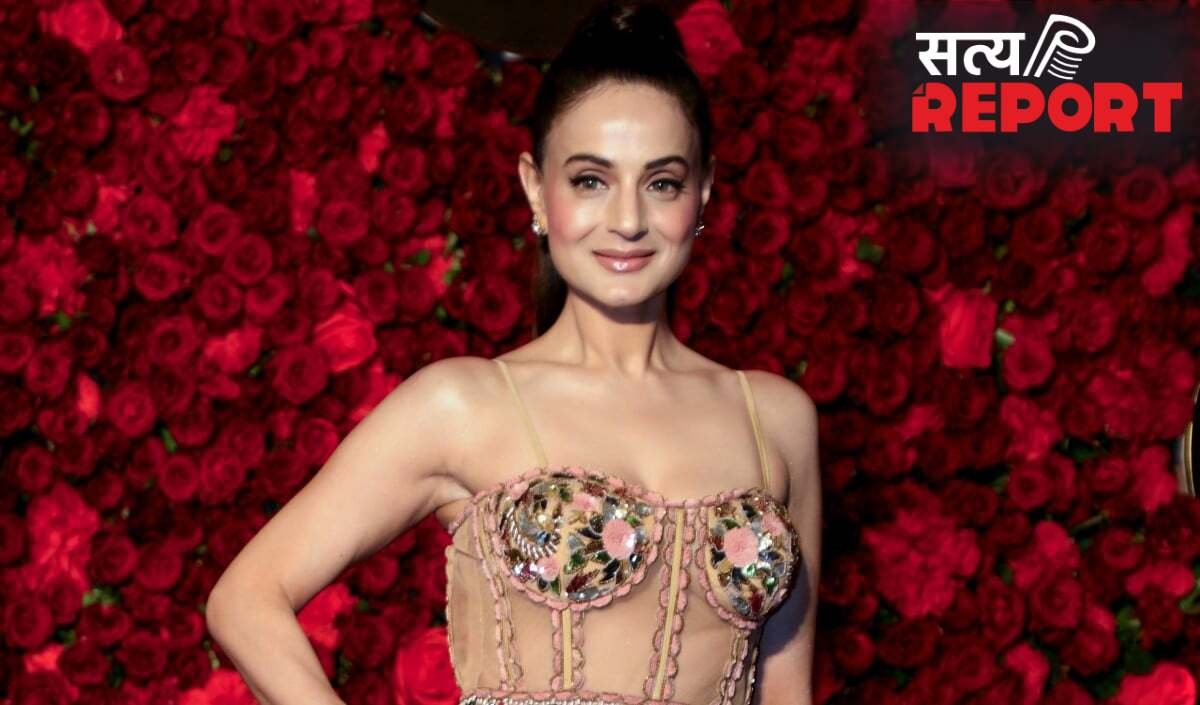 मौत को छूकर भारत लौटीं 'सकीना'! खाड़ी में मिसाइल अटैक के बीच फँसा Ameesha Patel का विमान, 24 घंटे बाद मुंबई में ली राहत की सांस