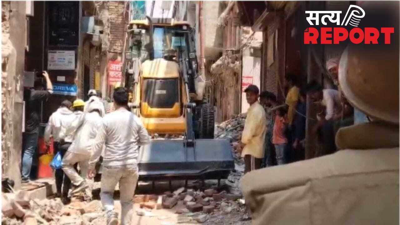 एक बार फिर दालमंडी में गरज रहा बुलडोजर, 45 घरों पर कार्रवाई; भारी पुलिस बल तैनात