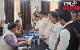 UP News: SDM अजीत प्रताप के खिलाफ वकीलों का हल्लाबोल, DM को ज्ञापन देकर भ्रष्टाचार के खिलाफ कार्रवाई की मांग…