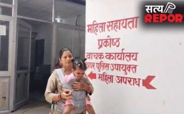 गोद में ढाई साल की बेटी लेकर शिव की नगरी काशी की करती हैं सेवा, वाराणसी की सिपाही साधना के जज्बे की कहानी