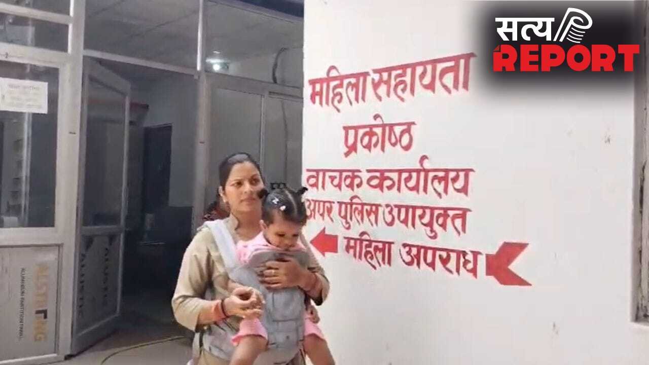 गोद में ढाई साल की बेटी लेकर शिव की नगरी काशी की करती हैं सेवा, वाराणसी की सिपाही साधना के जज्बे की कहानी