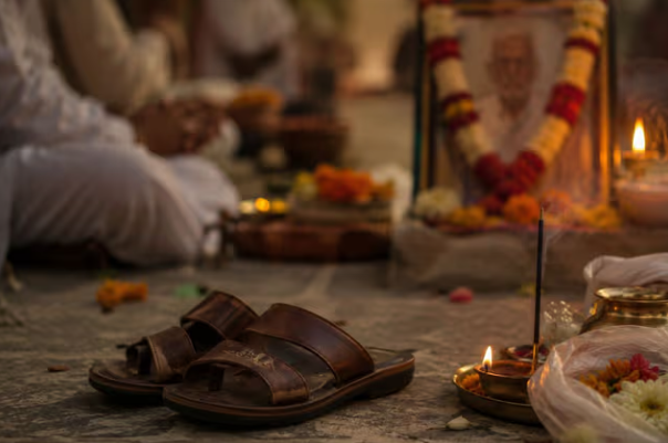 मरे हुए इंसान के जूते-चप्पल पहनने चाहिए या नहीं? जानें क्या कहता है गरुड़ पुराण… मरे हुए इंसान के जूते-चप्पल पहनने चाहिए या नहीं? जानें क्या कहता है गरुड़ पुराण…