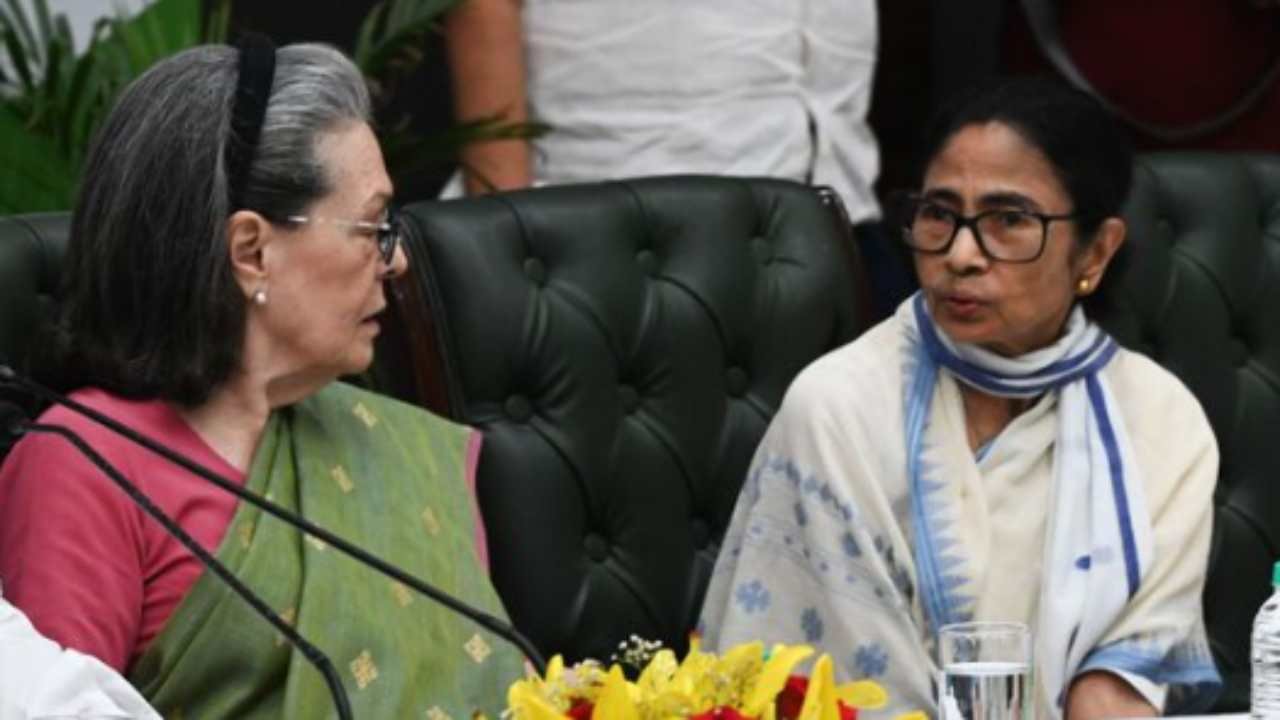 कांग्रेस करने वाली है ‘बड़ा फेरबदल’! ‘दीदी’ को मिलेगा बड़ा रोल, बदलेंगे कई सचिव कांग्रेस करने वाली है ‘बड़ा फेरबदल’! ‘दीदी’ को मिलेगा बड़ा रोल, बदलेंगे कई सचिव
