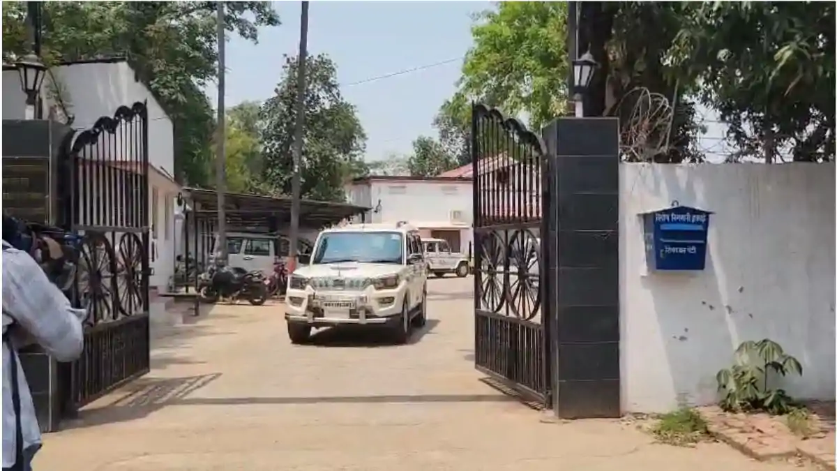 पटना साइबर थाना की बड़ी कार्रवाई: करोड़ों की ठगी करने वाले हाईटेक जालसाज पति, पत्नी और साला गिरफ्तार… पटना साइबर थाना की बड़ी कार्रवाई: करोड़ों की ठगी करने वाले हाईटेक जालसाज पति, पत्नी और साला गिरफ्तार…