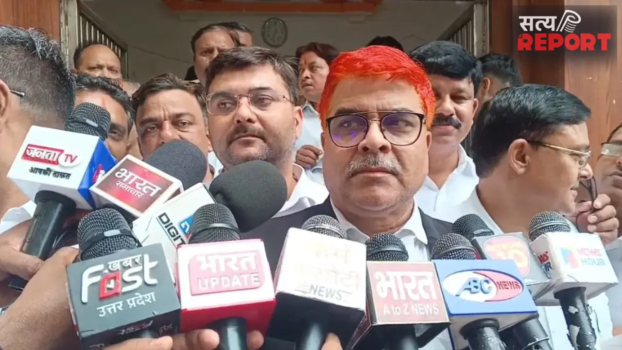 ई-रजिस्ट्रेशन के खिलाफ कानपुर बार एसोसिएशन का प्रदर्शन, सरकार से आदेश वापस लेने की मांग
