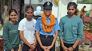 कौन है मीनाक्षी तक्षक, जो NDA के जरिये देश की पहली महिला फाइटर पायलट बनीं