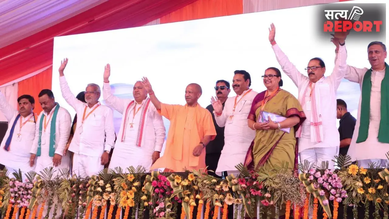 योगी का अफसरों को अल्टीमेटम: अवैध खनन पर दर्ज करें मुकदमे, मेट्रो और एयरपोर्ट अक्टूबर तक करें तैयार