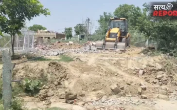 Bulldozer Action: आगरा से उठी बुलडोजर कार्रवाई की गूंज, अवैध धार्मिक अतिक्रमणों पर फिर गरमाई सियासत Bulldozer Action: आगरा से उठी बुलडोजर कार्रवाई की गूंज, अवैध धार्मिक अतिक्रमणों पर फिर गरमाई सियासत