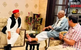 UP Chunav 2027: अखिलेश यादव के सामने टेबल पर पैर रखकर बात करने वाला ये नेता कौन? तस्वीरें सोशल मीडिया पर वायरल