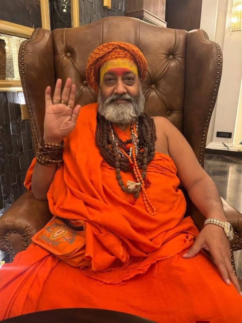 सरकारी नौकरी के नाम पर करोड़ों का खेल: फर्जी ‘महामंडलेश्वर’ गिरफ्तार, 5 दिन की रिमांड पर खुला राज… सरकारी नौकरी के नाम पर करोड़ों का खेल: फर्जी ‘महामंडलेश्वर’ गिरफ्तार, 5 दिन की रिमांड पर खुला राज…