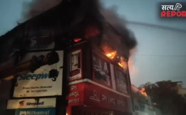 जौनपुर के कपड़ा शोरूम में भीषण अग्निकांड: शॉर्ट सर्किट से मची तबाही; घंटों की मशक्कत के बाद आग पर काबू
