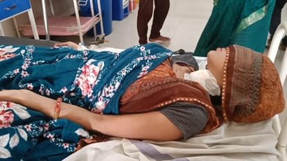 उज्जैन में इश्क का खूनी खेल: थाने के सामने गर्लफ्रेंड ने प्रेमी की पत्नी का रेता गला, 18 माह की बच्ची को पटका… उज्जैन में इश्क का खूनी खेल: थाने के सामने गर्लफ्रेंड ने प्रेमी की पत्नी का रेता गला, 18 माह की बच्ची को पटका…