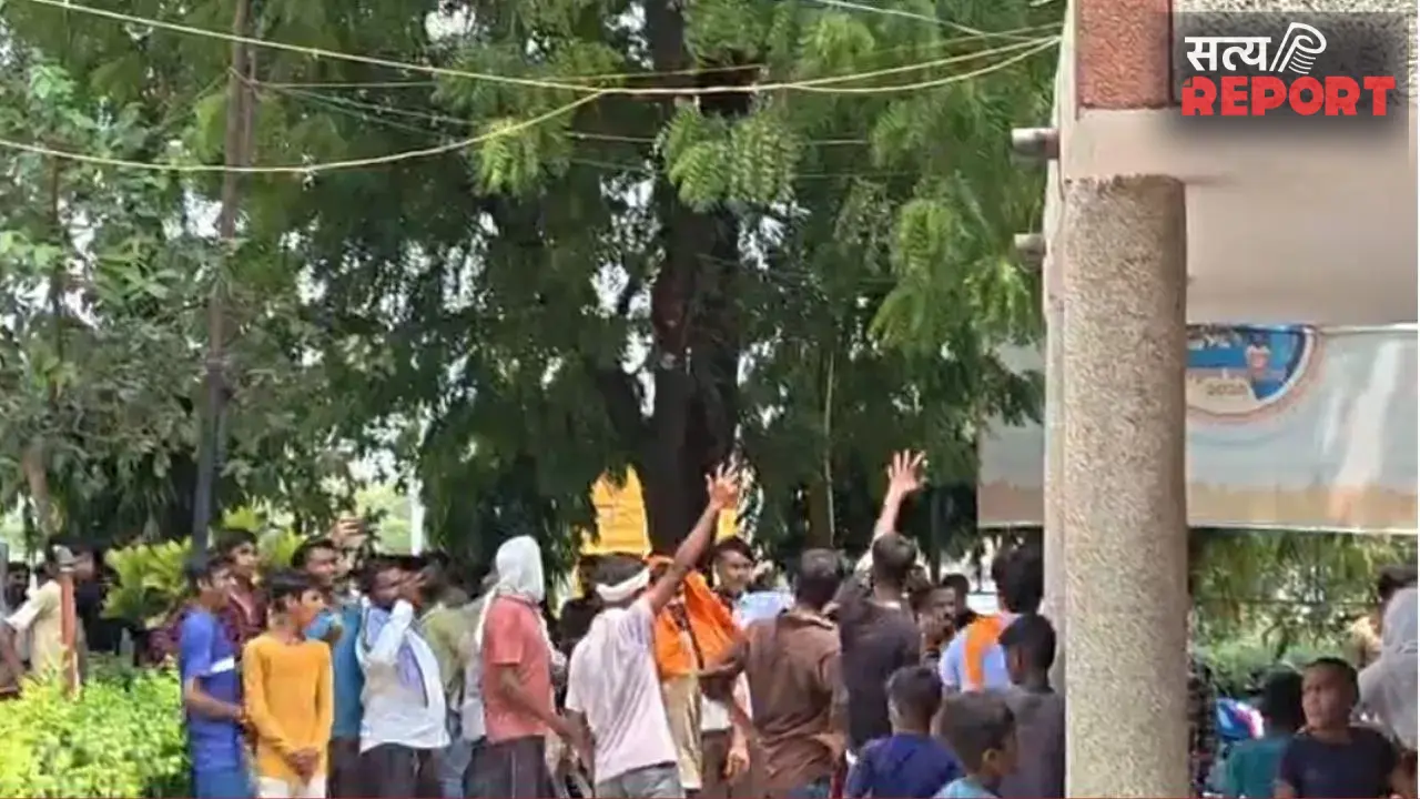 कानपुर: गोलू हत्याकांड में आरोपियों की गिरफ्तारी न होने पर फूटा गुस्सा, महाराजपुर थाने का घेराव