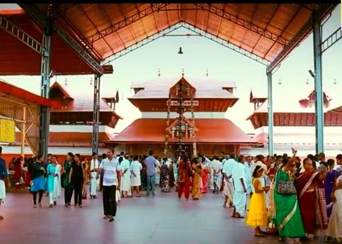 Famous Temple: केरल से कर्नाटक तक, आखिर इन प्रसिद्ध मंदिरों में महिलाओं के प्रवेश पर क्यों लगी है सदियों पुरानी पाबंदी? जानिए इसके पीछे की मान्यताएं और रहस्य.. Famous Temple: केरल से कर्नाटक तक, आखिर इन प्रसिद्ध मंदिरों में महिलाओं के प्रवेश पर क्यों लगी है सदियों पुरानी पाबंदी? जानिए इसके पीछे की मान्यताएं और रहस्य..