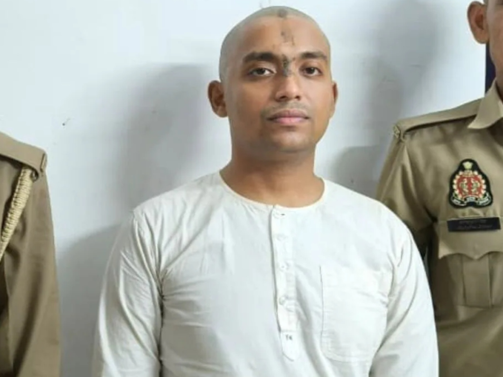 गंधर्व विवाह के नाम पर बनाया संबंध… आईआईटियन बाबा ने कर रखा है बड़ा कांड, 24 लड़कियों के साथ … गंधर्व विवाह के नाम पर बनाया संबंध… आईआईटियन बाबा ने कर रखा है बड़ा कांड, 24 लड़कियों के साथ …