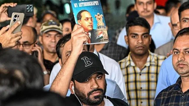 जंतर-मंतर पर कॉकरोच जनता पार्टी का हल्ला बोल! फाउंडर अभिजीत दीपके एयरपोर्ट से पहुंचे, शिक्षा मंत्री-पीएम मोदी से मांगा इस्तीफा जंतर-मंतर पर कॉकरोच जनता पार्टी का हल्ला बोल! फाउंडर अभिजीत दीपके एयरपोर्ट से पहुंचे, शिक्षा मंत्री-पीएम मोदी से मांगा इस्तीफा