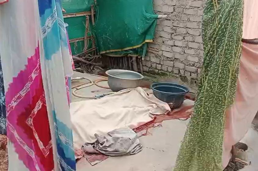 दो भाइयों ने की युवक की हत्या, पति ने चरित्र शंका पर पत्नी को उतारा मौत के घाट… दो भाइयों ने की युवक की हत्या, पति ने चरित्र शंका पर पत्नी को उतारा मौत के घाट…