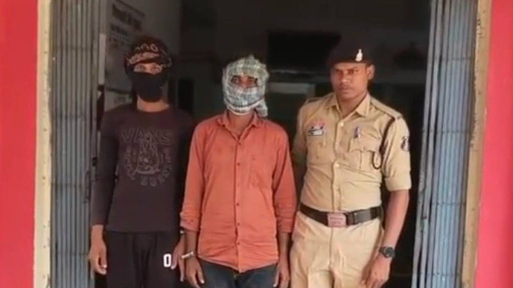मनरेगा के लिए जा रही महिला को ‘लिफ्ट’ लेना पड़ा भारी, सुनसान खेत के पास रुकी बाइक, फिर जो हुआ… मनरेगा के लिए जा रही महिला को ‘लिफ्ट’ लेना पड़ा भारी, सुनसान खेत के पास रुकी बाइक, फिर जो हुआ…
