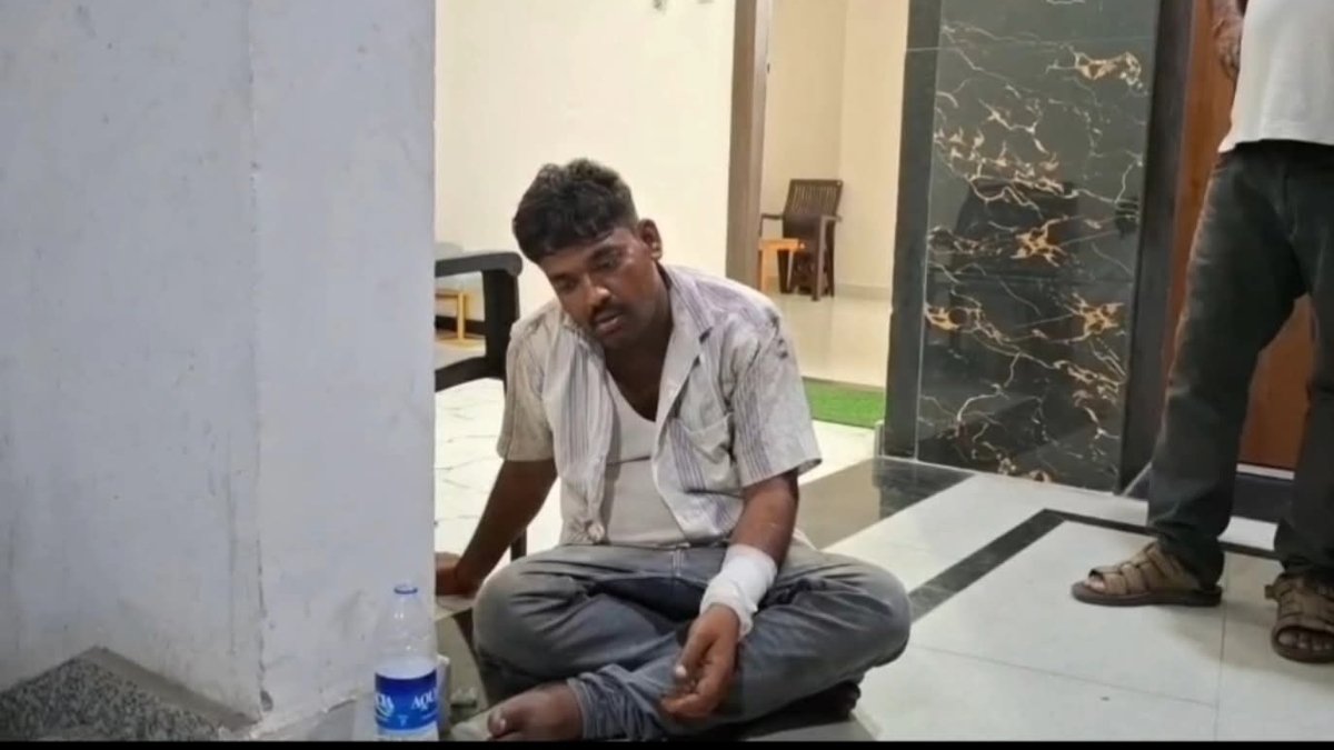 धनबाद स्टेशन पर छूटी युवती, मेड का काम दिलाने के बहाने कमरे में ले गया आरोपी.. धनबाद स्टेशन पर छूटी युवती, मेड का काम दिलाने के बहाने कमरे में ले गया आरोपी..
