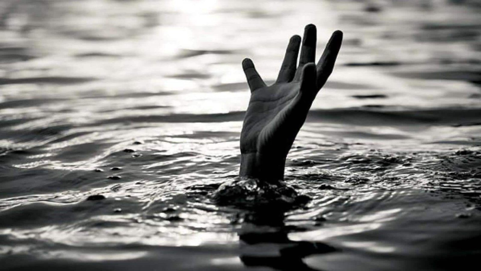 राजस्थान में प्री-वेडिंग शूट के दौरान कुंड में उतरा युवक, मंगेतर के सामने डूबकर मौत.. राजस्थान में प्री-वेडिंग शूट के दौरान कुंड में उतरा युवक, मंगेतर के सामने डूबकर मौत..