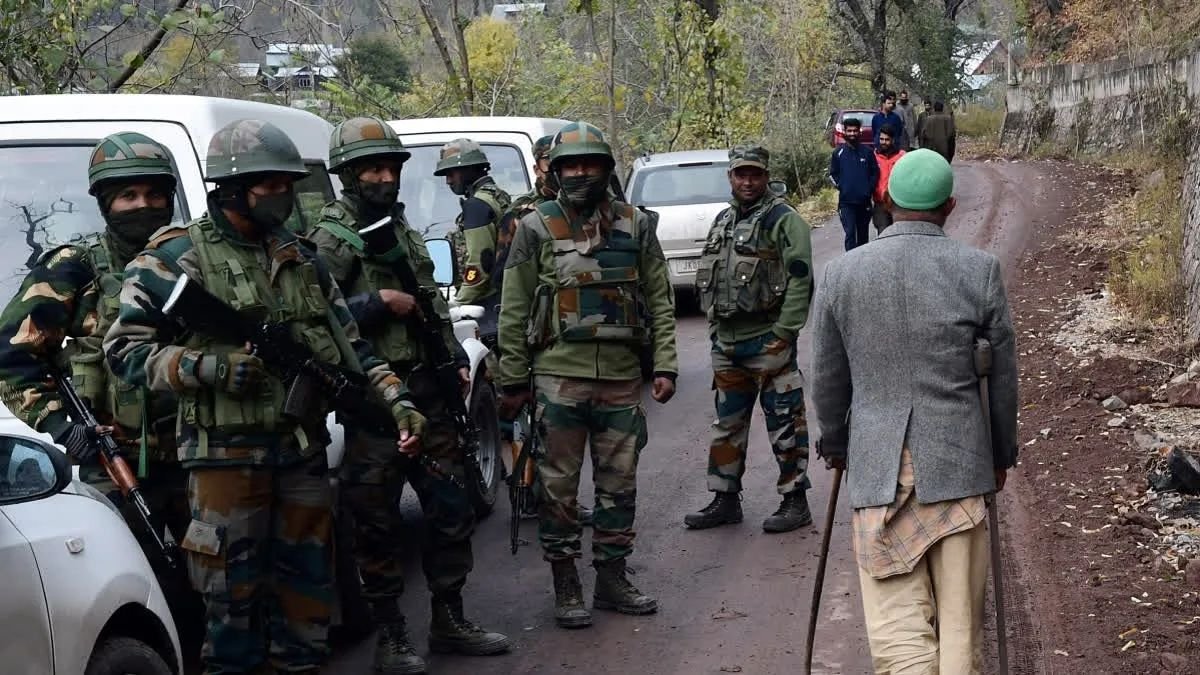 LoC के पास गश्त के दौरान ग्रेनेड में विस्फोट, JCO समेत 4 सैनिक हुए घायल.. LoC के पास गश्त के दौरान ग्रेनेड में विस्फोट, JCO समेत 4 सैनिक हुए घायल..