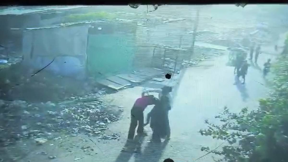 रास्ता रोककर एक्स गर्लफ्रेंड पर किया चाकू से ताबड़तोड़ वार, बचाने आई बहन पर भी हमला
