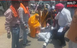 आगरा में स्वामी प्रसाद मौर्य के खिलाफ हिंदू महासभा का फूटा गुस्सा; पुतले को बांधकर ले गए मानसिक अस्पताल