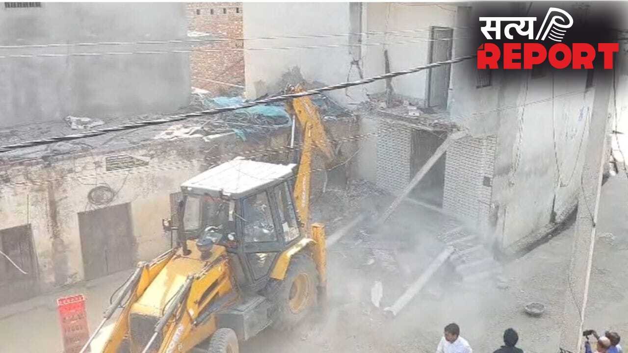 संभल में अवैध मस्जिद पर चला बुलडोजर, कार्रवाई के दौरान भारी पुलिस बल रहा तैनात… मिले विदेशी झंडे