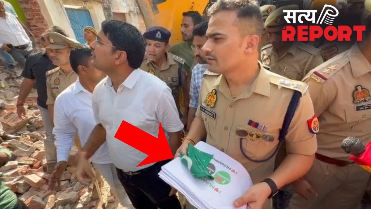 संभल में मस्जिद पर बुलडोजर एक्शन के दौरान मिले 'आई लव मोहम्मद' के पोस्टर और आपत्तिजनक सामग्री, FIR दर्ज