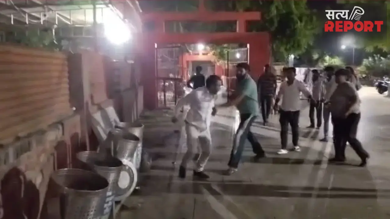 अयोध्या के बाद अब आगरा के शनिदेव मंदिर में चढ़ावे पर बवाल, चौथ वसूली के आरोप से मचा हड़कंप