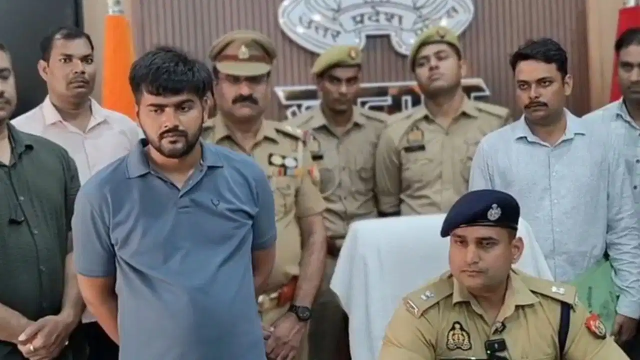 बजाज के नाम पर लगाई 2 करोड़ की चपत, भाई-बहन और बहनोई के साथ मिलकर मुंबई से चला रहा था फैमिली रैकेट.. बजाज के नाम पर लगाई 2 करोड़ की चपत, भाई-बहन और बहनोई के साथ मिलकर मुंबई से चला रहा था फैमिली रैकेट..