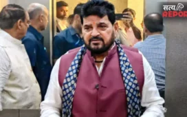 हनुमानगढ़ी नमाज विवाद: बृजभूषण शरण सिंह की सफाई, बोले- सीढ़ियों पर नहीं, 52 बीघा परिसर के भीतर पढ़ी गई थी नमाज