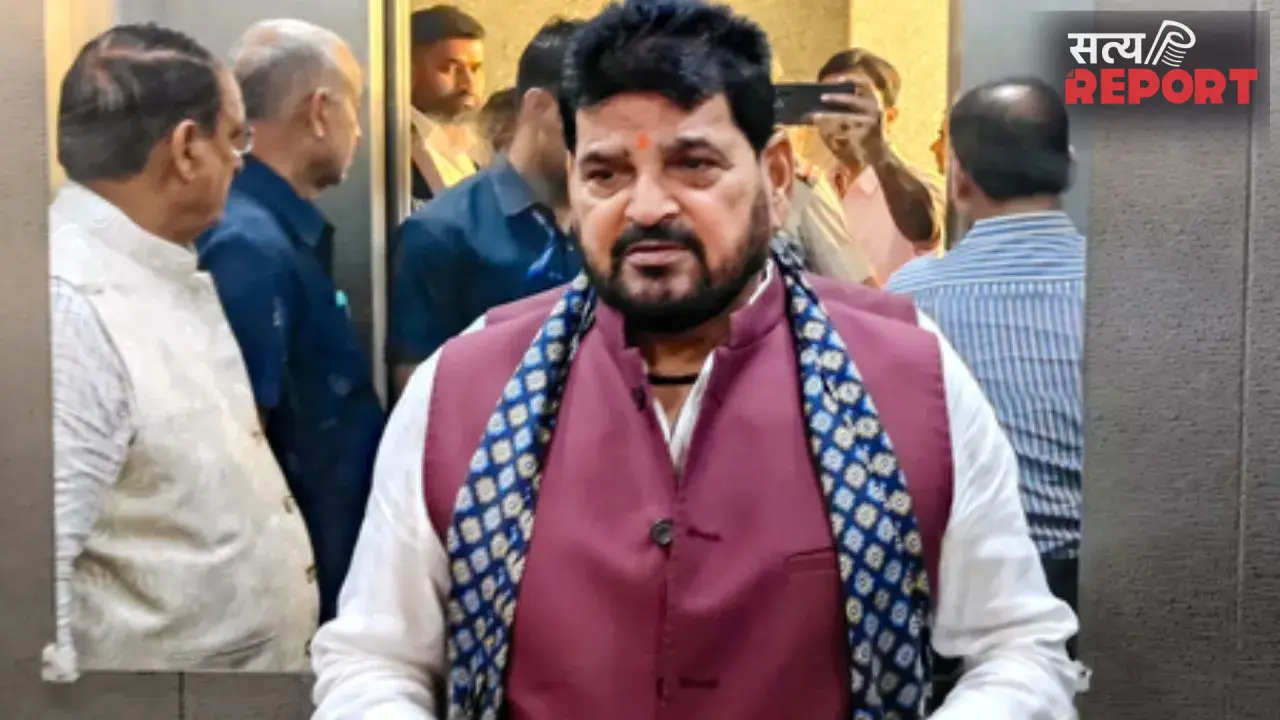 हनुमानगढ़ी नमाज विवाद: बृजभूषण शरण सिंह की सफाई, बोले- सीढ़ियों पर नहीं, 52 बीघा परिसर के भीतर पढ़ी गई थी नमाज