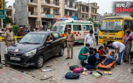ग्रेटर नोएडा में बड़ा हादसा, ड्राइविंग सीख रही महिला की कार ने स्कूल बस का इंतजार कर रहे बच्चों को मारी टक्कर