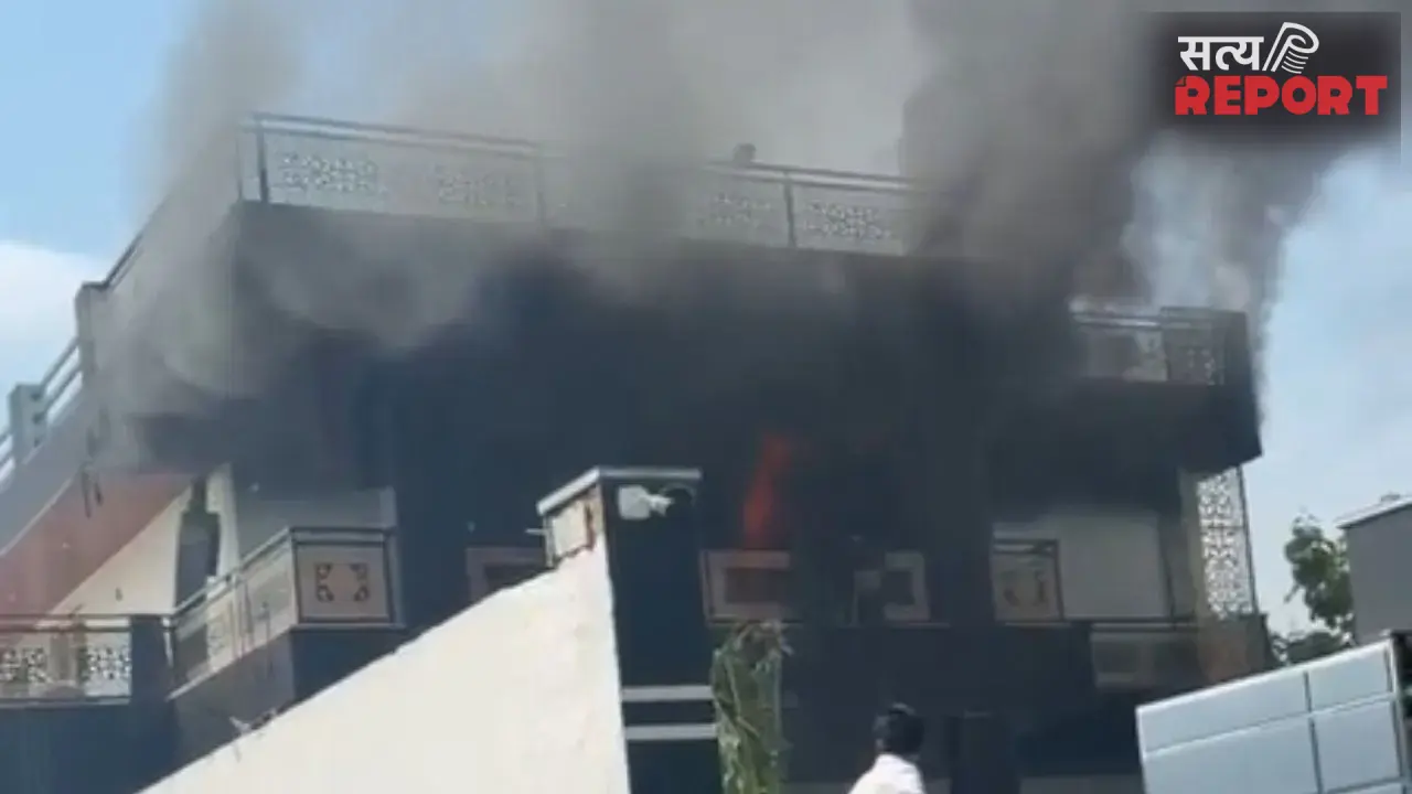 ग्रेटर नोएडा में एसी ब्लास्ट से मचा हड़कंप, देखते ही देखते आग की चपेट में आया पूरा मकान; लाखों का सामान राख