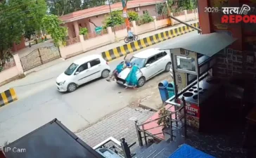 मथुरा में तेज रफ्तार स्विफ्ट कार ने दो महिलाओं को मारी टक्कर; सीसीटीवी में कैद हुई पूरी घटना, चालक फरार मथुरा में तेज रफ्तार स्विफ्ट कार ने दो महिलाओं को मारी टक्कर; सीसीटीवी में कैद हुई पूरी घटना, चालक फरार