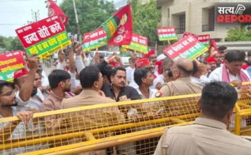 आगरा में हाई वोल्टेज ड्रामा: डिंपल यादव पर पोस्ट से सियासी बवाल, भाजपा विधायक के घर जाने से पहले रोके गए सपाई आगरा में हाई वोल्टेज ड्रामा: डिंपल यादव पर पोस्ट से सियासी बवाल, भाजपा विधायक के घर जाने से पहले रोके गए सपाई