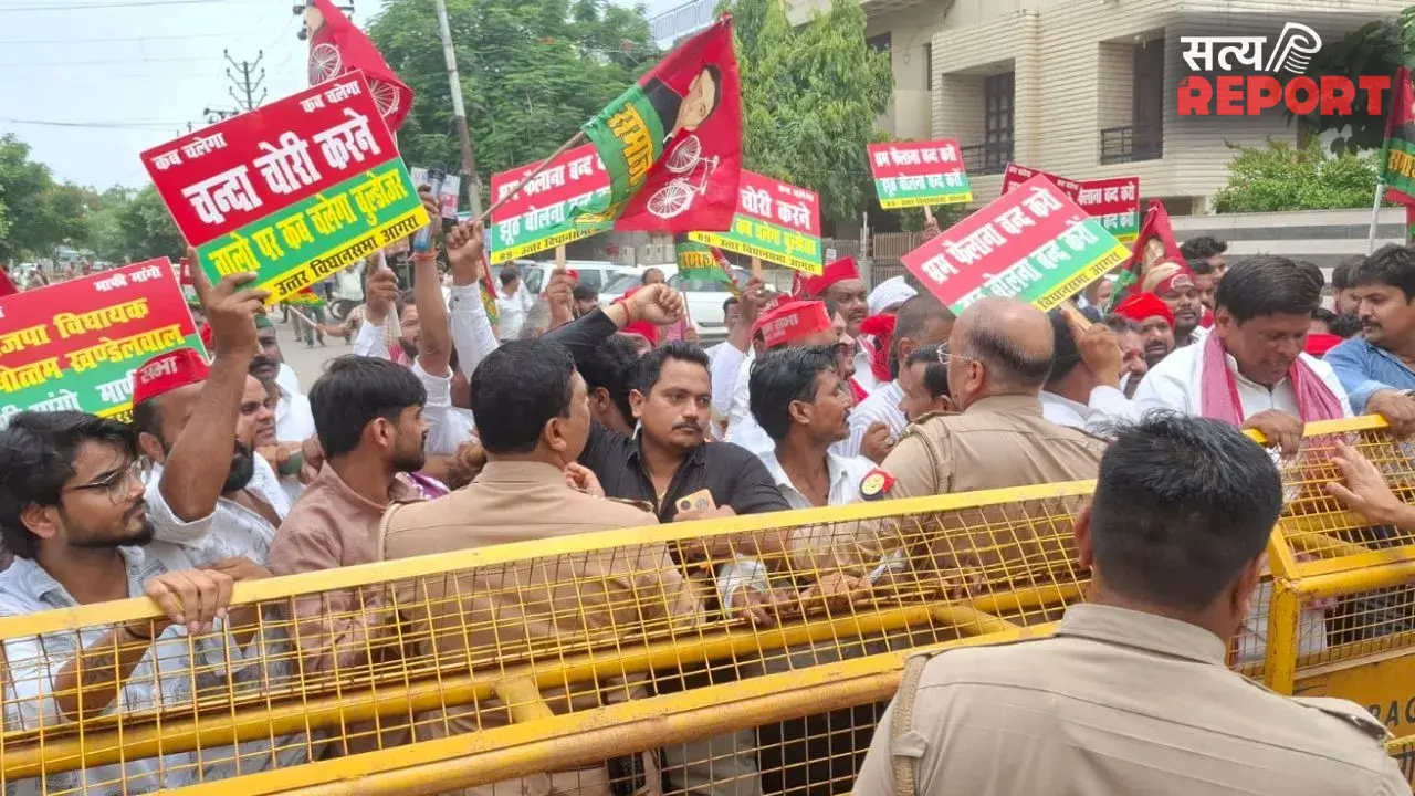 आगरा में हाई वोल्टेज ड्रामा: डिंपल यादव पर पोस्ट से सियासी बवाल, भाजपा विधायक के घर जाने से पहले रोके गए सपाई