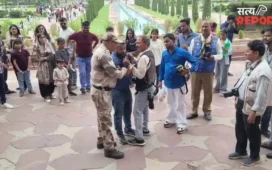 ताजमहल के रॉयल गेट पर फोटोग्राफरों में मारपीट; पर्यटक के सामने जमकर हुआ हंगामा, CISF ने संभाला मोर्चा