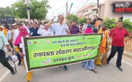 वृंदावन में चला विशेष सफाई अभियान; डीएम चंद्र प्रकाश सिंह ने नागरिकों संग लगाया झाड़ू