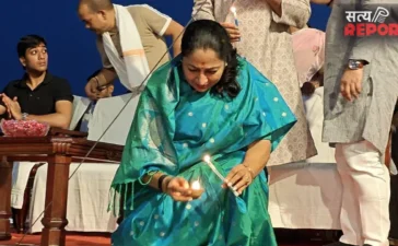 नमो घाट से क्रूज यात्रा कर दशाश्वमेध पहुंचीं दिल्ली की मुख्यमंत्री रेखा गुप्ता, दिव्य गंगा आरती में हुईं शामिल नमो घाट से क्रूज यात्रा कर दशाश्वमेध पहुंचीं दिल्ली की मुख्यमंत्री रेखा गुप्ता, दिव्य गंगा आरती में हुईं शामिल
